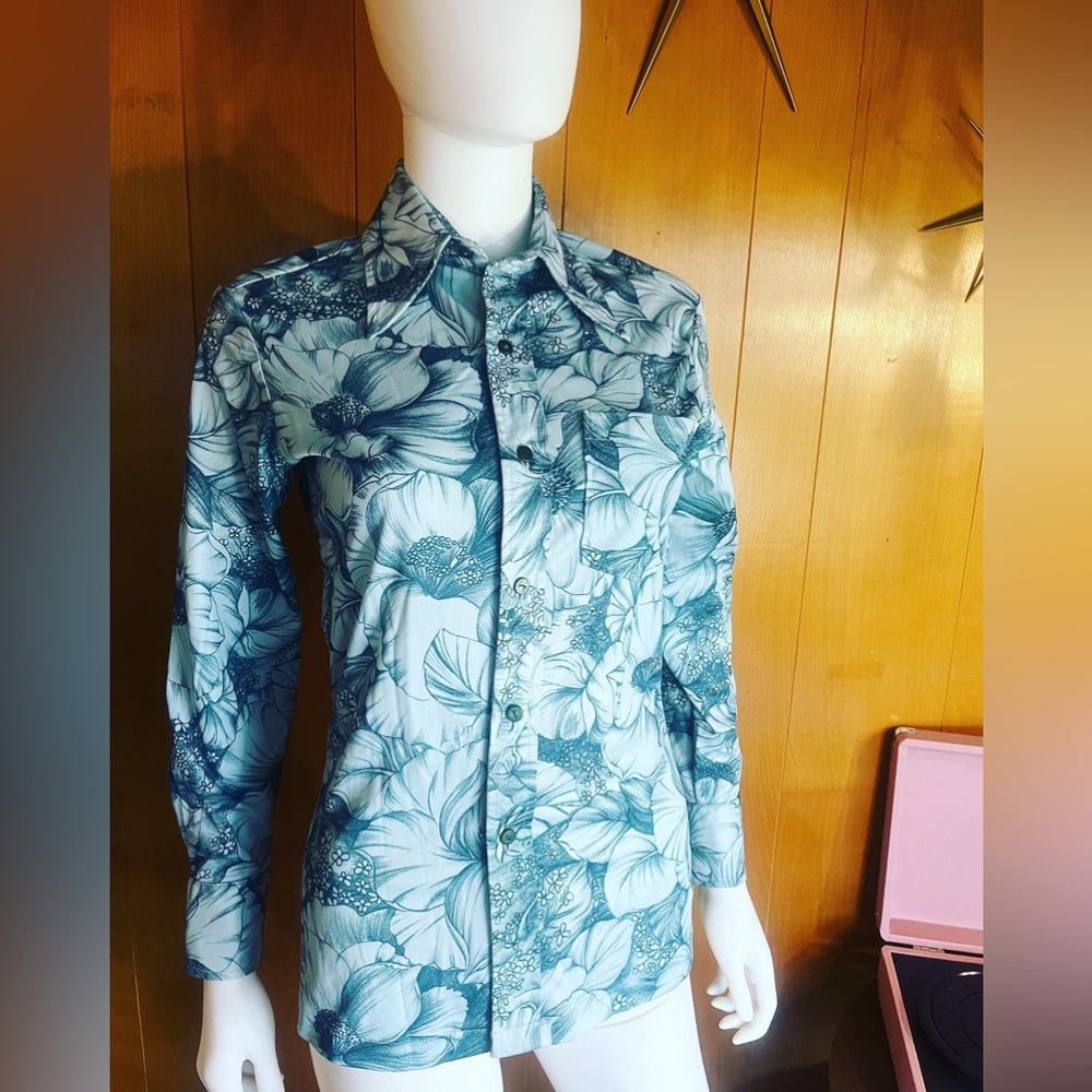 Vintage Dagger Collar Button Down